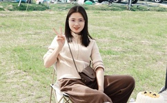 护士被强摁做开腿呻吟的漫画